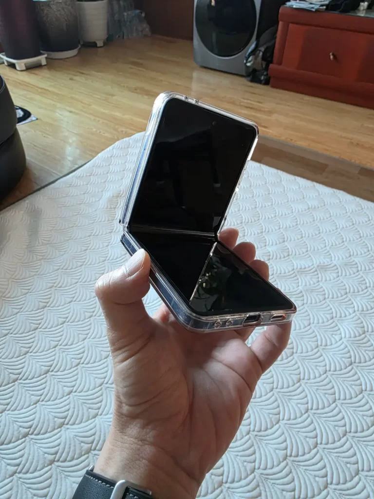 갤럭시 z 플립7 90도로 꺾었을 때